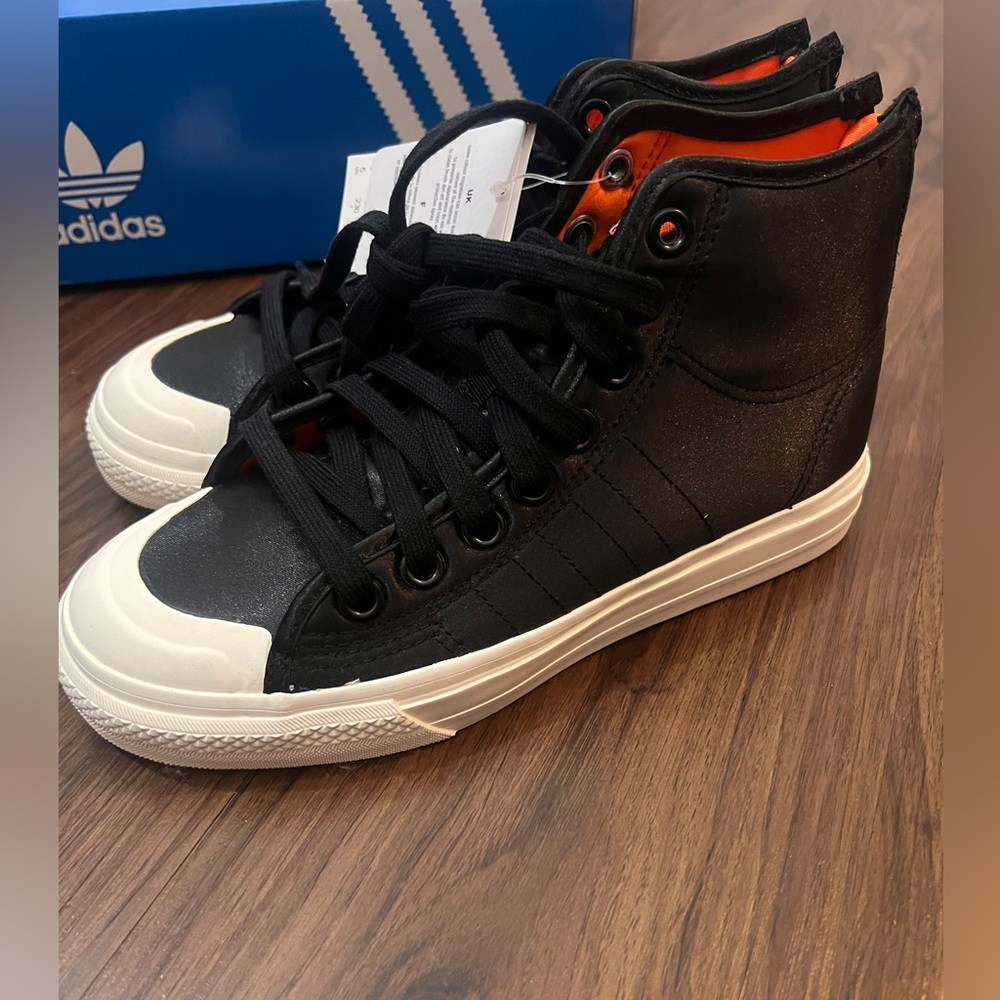 Adidas men’s Nizza Hi RF. Mens shoes size 5. Or women’s size 7. New